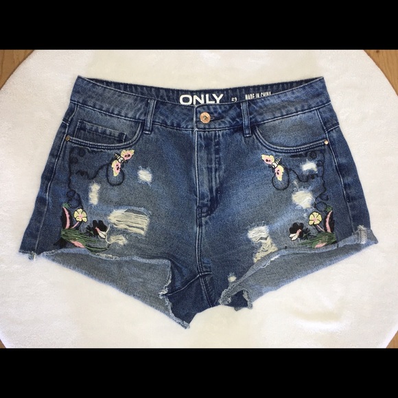 Only women’s jean shorts size 29 - Picture 1 of 4